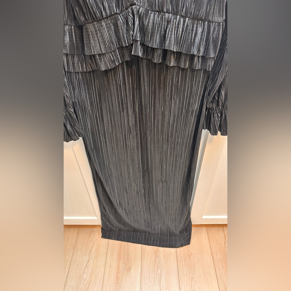 Boohoo Black Plisse Long Sleeve V-Neck Maxi Dress - Picture 7 of 11
